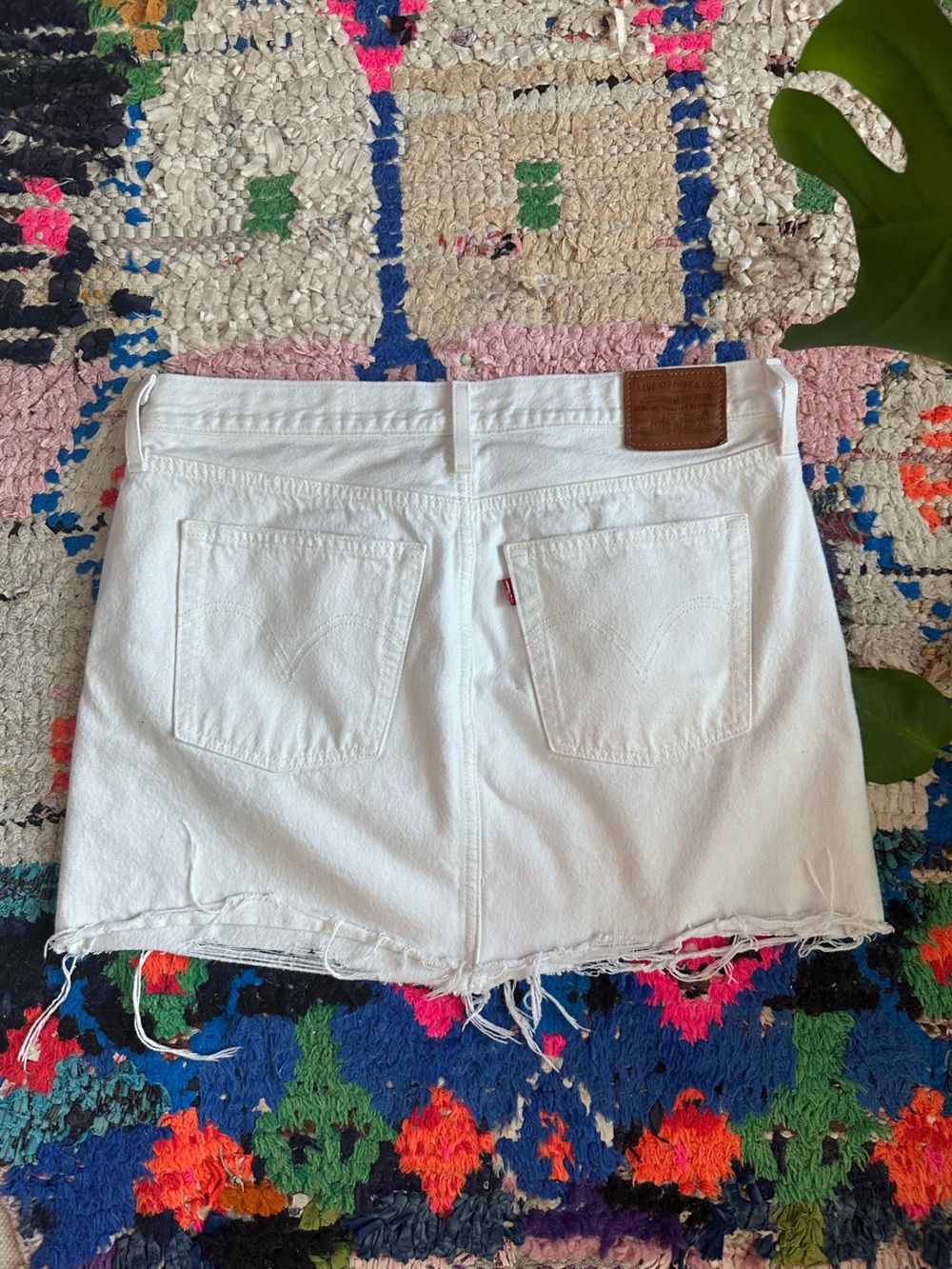 Levi’s White Denim Mini Skirt - Raw Hem - Picture 3 of 6